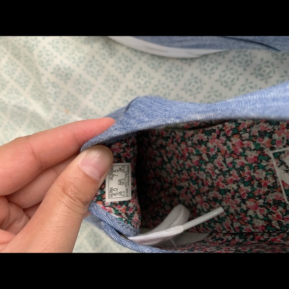 Vans - Picture 6 of 7